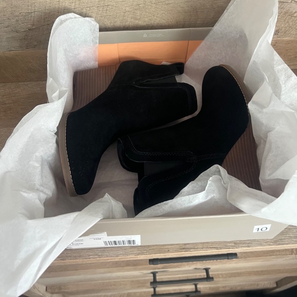 NWT Crown Vintage Wedge Bootie Size 10 - Picture 6 of 8